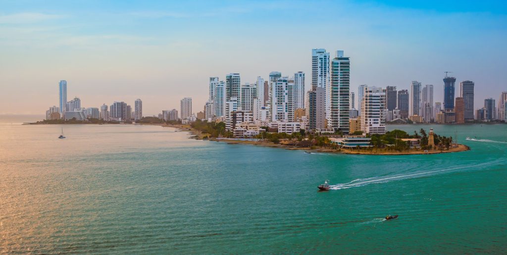 ¿Listo para descubrir Cartagena desde tierra o desde el mar?